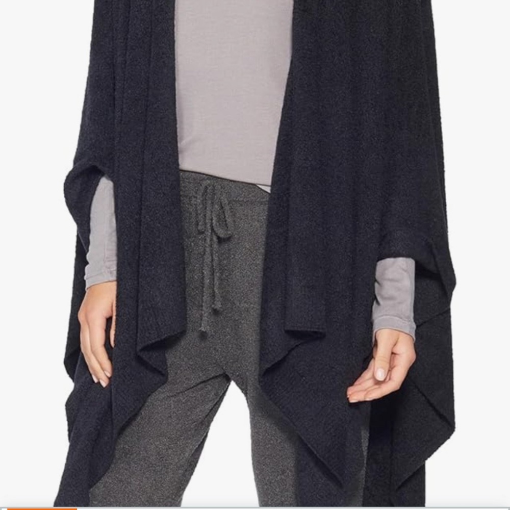 Barefoot Dreams cozy wrap. One size. Black.